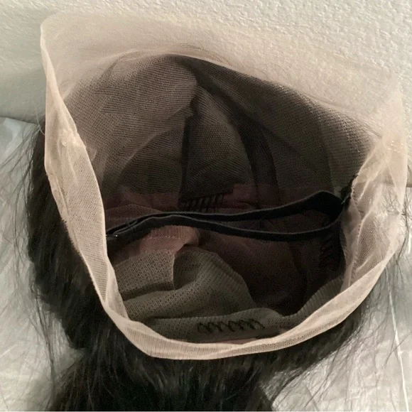 Beautiful Full lace Human Hair wig for Woman 22inch
Free parts Color natural - Picture 6 of 8